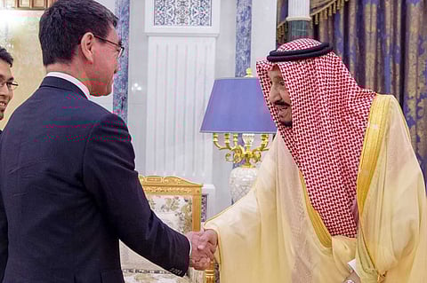 خادم الحرمين يبحث مع وزير الخارجية الياباني ترتيبات قمة العشرين المقبلة