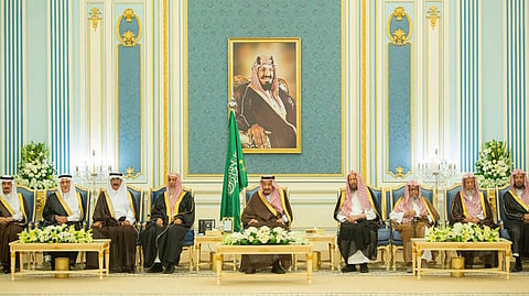 بالفيديو والصور.. الملك يستقبل المفتي وأمراء وعلماء ومواطنين بقصر اليمامة