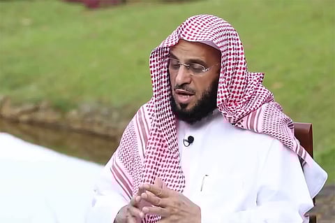 عائض القرني يحدد خندقه: قلمي في خدمة مشروع ولي العهد