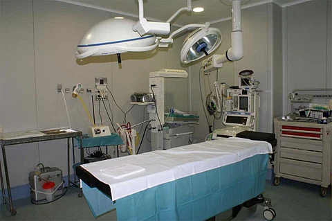 ضجة في دبي.. خطأ في «عملية تجميل» يُدخل شابة إماراتية في غيبوبة تامة