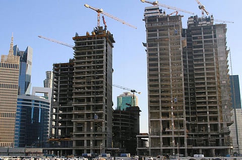 وكالة فيتش: السوق العقاري القطري يعمق أزمة بنوك الدوحة