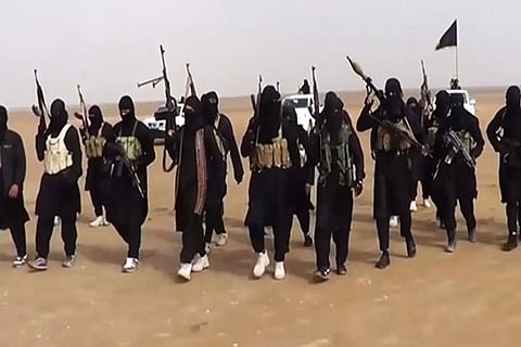 «داعش» يحرق قرية عراقية بعد اغتيال عائلة المختار