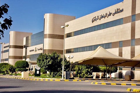 مستشفى حفر الباطن ينجح في إنقاذ يد شاب سعودي من البتر