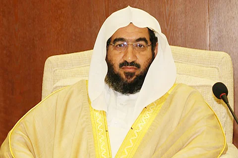 العقيل يوضح آلية محاسبة المسؤولين عن تشغيل مكبرات الصوت بصلاة التراويح