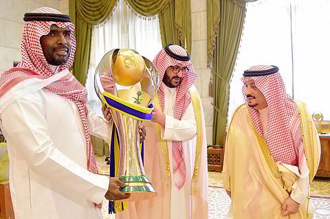 أمير الرياض يبارك للنصر تحقيق لقب دوري المحترفين لكرة القدم