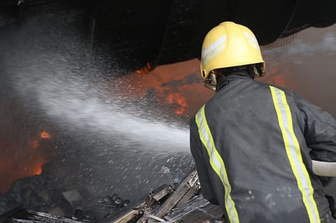 بالفيديو والصور.. مدني جازان يكشف تفاصيل الحريق الهائل بمستودعَيْ صبيا