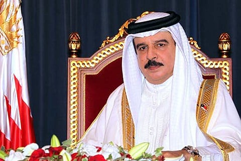 ملك البحرين يستقبل قائد الأسطول الخامس الأمريكي