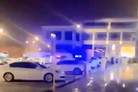 شرطة الرياض: فيديو القبض على مخالفي الذوق العام بمركز تجاري «عارٍ من الصحة»