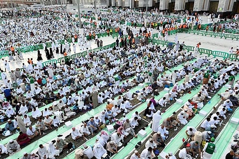 توزيع وجبات سحور على ضيوف الرحمن في العشر الأواخر من رمضان