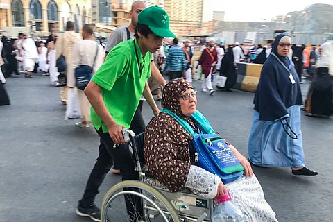 بالصور.. 2500 طالب يقدمون 160 ألف ساعة تطوعية بمكة ومطار جدة