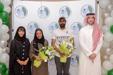 رئيس اتحاد التسلق والهايكنج يستقبل سعودييْن وصلا أعلى قمة جبل إفرست
