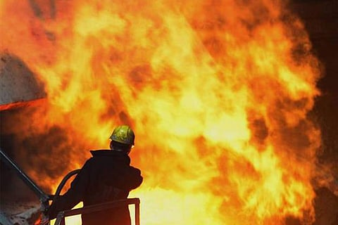 إخماد حريق - أرشيفية