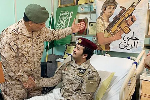 بالصور.. قائد القوات البرية يزور مصابي عمليات عاصفة الحزم وإعادة الأمل