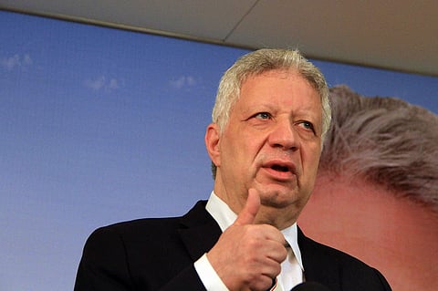 مرتضى منصور يدافع عن رئيس «كاف» ضد اتهامات عمرو فهمي