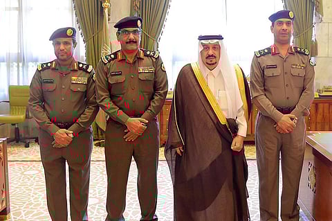 أمير الرياض يقلد مدير مرور المنطقة رتبته الجديدة