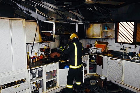 بالصور.. إجلاء 7 أشخاص إثر حريق منزل في بريدة