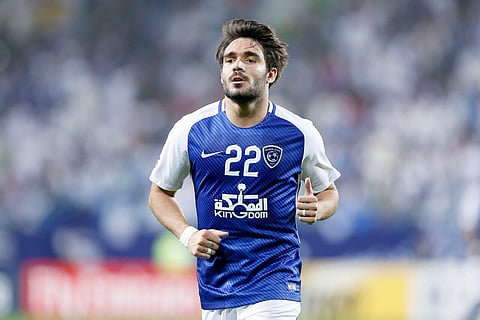 الهلال يُنهي عقد لاعبه الأرجنتيني إيزيكيل سيروتي