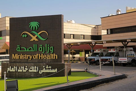 مستشفى الملك خالد ينهي معاناة شاب ثلاثيني مع الغدة التيموثية