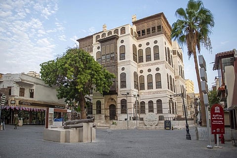 «جدة التاريخية» تحتضن أول مزاد فني في تاريخ المملكة