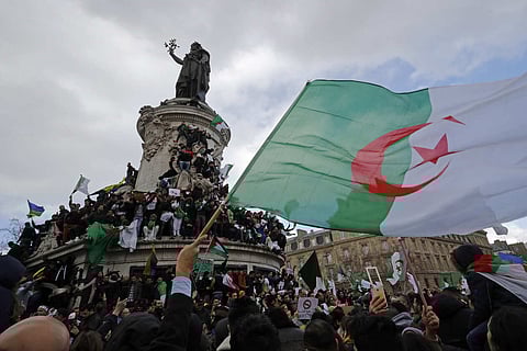 اعتقال عشرات المحتجين الجزائريين ومنعهم من الوصول لساحة البريد المركزي
