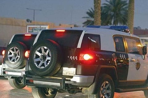 شرطة مكة تطيح بمواطن انتحل صفة رجل المرور السرِّي