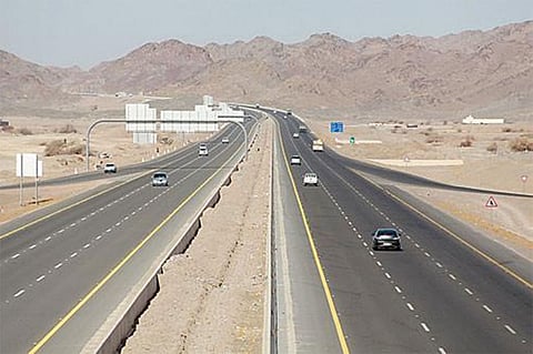 «النقل» تعلن تحويل الحركة المرورية على طريق المدينة– ينبع بدءًا من اليوم