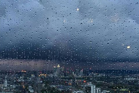 الأرصاد تنذر قاطني 4 مناطق من أحوال الطقس في الساعات المقبلة