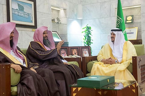 بالصور.. أمير الرياض بالنيابة يتلقى خطة تطوير العمل الميداني لفرع هيئة الأمر بالمعروف