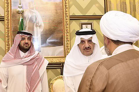 بالصور.. أمير الشرقية يستقبل المعزين في وفاة الأميرة الجوهرة بنت عبدالعزيز بن مساعد