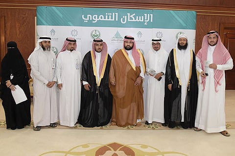 بالصور.. نائب أمير جازان يُسلّم وحدات الإسكان التنموي ويدشن برنامج تطوع الإسكان