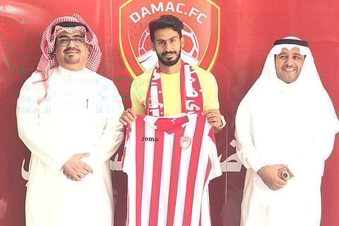 «ضمك» يدعم صفوفه بصانع الألعاب عبدالرحمن السفري