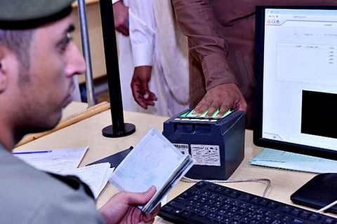 إصدار وتجديد أكثر من 52 ألف جواز سفر خلال شهر
