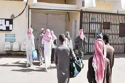 سجون القصيم تطلق سراح 24 مستفيدًا من المشمولين بالعفو الملكي