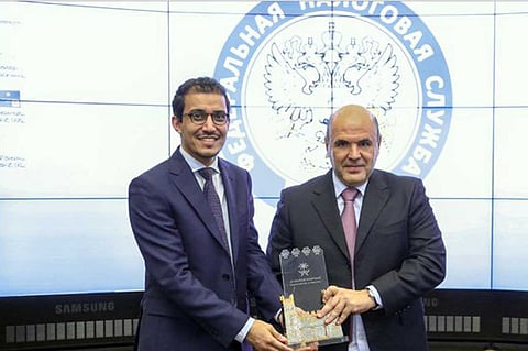 محافظ «هيئة للزكاة» يلتقي مفوض «الخدمات الضريبية» الروسية