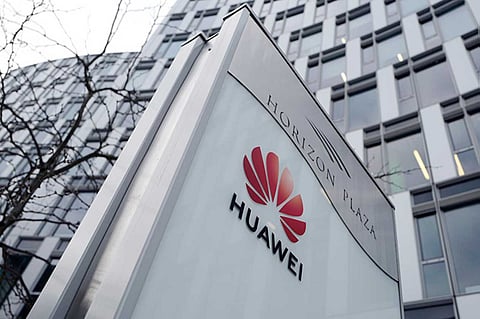 «هواوي» تسرح عددًا من موظفيها بأمريكا