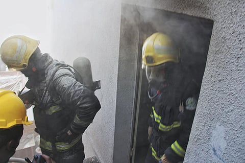 بالصور.. مدني العاصمة المقدسة ينقذ 5 أشخاص من حريق حي الشوقية