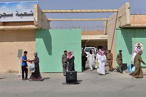 سجون القصيم تطلق سراح 9 مستفيدين شملهم العفو الملكيّ