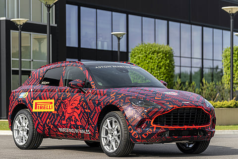 «أستون مارتن DBX» قد تصبح أول SUV مزودة بوضعية دريفت