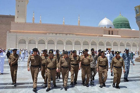 مدير الأمن العام يستعرض الخطط الأمنية المعتمدة لموسم الحج