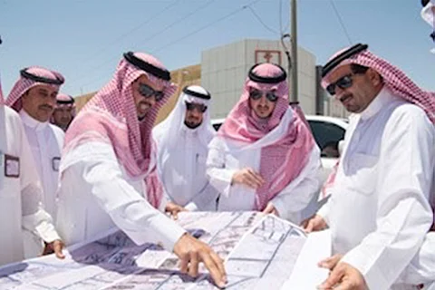 بالصور.. «أمير الجوف» يتفقد أحياء محافظة القريات والمستشفى العام