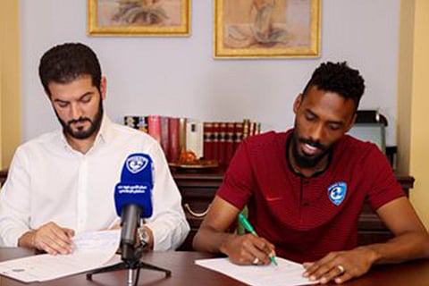بالصور.. «الهلال» يجدد التعاقد مع المدافع جحفلي حتى 2023