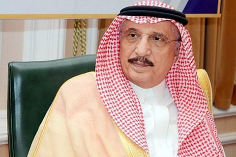 أمير جازان يعزي والد وأسرة الجندي الشهيد يحيى عسيري