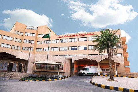استئصال 13 ورمًا ليفيًّا والحفاظ على رحم امرأة في مستشفى الولادة بالأحساء