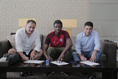 بالصور.. «العدالة» يتعاقد رسميًا مع السنغالي أليو سيسي