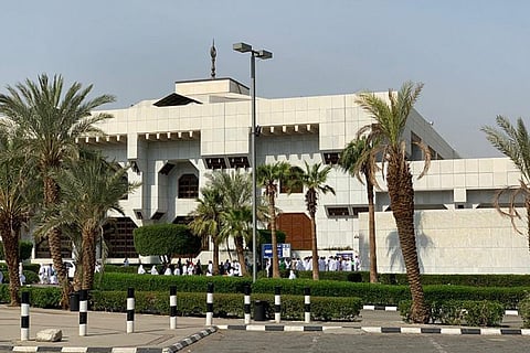 بالصور.. فرش مسجد التنعيم بالسجاد الفاخر تنفيذًا لتوجيه «آل الشيخ»