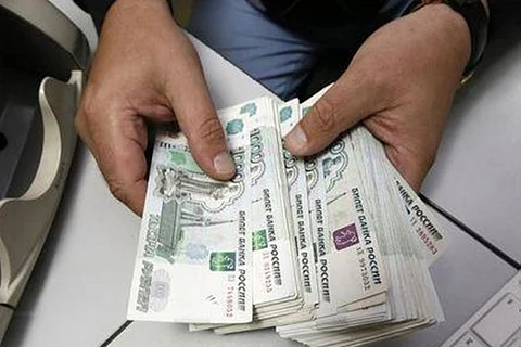 تراجع سعر الروبل الروسي بعد إعلان العقوبات الأمريكية الجديدة على روسيا