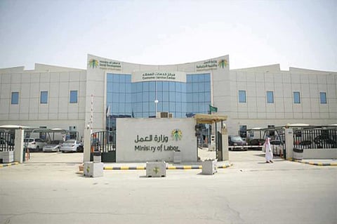 «العمل» تنفي تعديل آلية احتساب أجور السعوديين في «نطاقات»