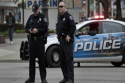 الشرطة الأمريكية تطيح بسيدة تخصصت في سرقة منازل المتوفين