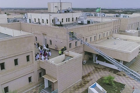 بالصور.. فرضية ناجحة لإخلاء مستشفى أبو عريش قبل مداهمتها بسيول جارفة