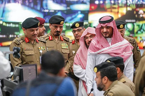 وزير الداخلية يتابع إجراءات تنفيذ خطة أمن الحج بالمسجد الحرام